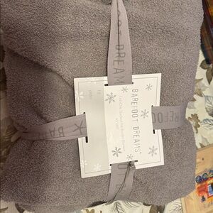 Barefoot Dreams Blanket NWT